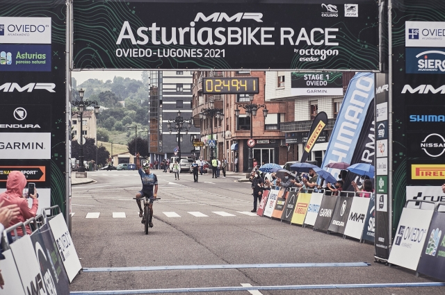 Miguel Muñoz and Agnieta Francke win Stage 1 of MMR Asturias Bike Race